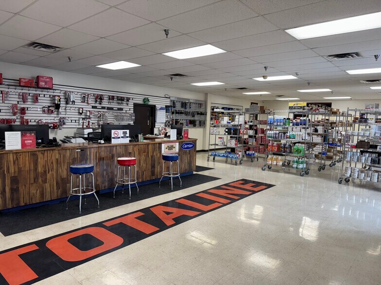 More Photos Of 205 Baldwin Dr, Albany Distribution For Sale