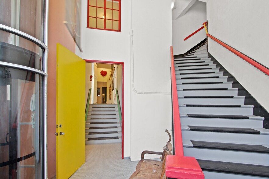 More Photos Of 110 Mildred Ave, Venice Apartments For Sale