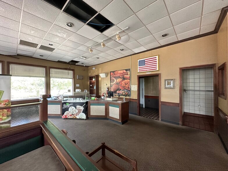 More Photos Of 2615 Florence Blvd, Florence Restaurant For Lease