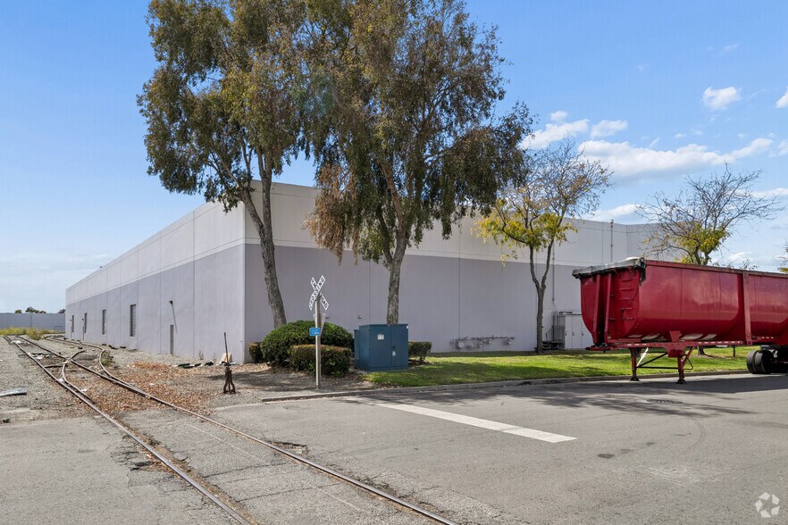 More Photos Of 1942-1958 Sabre St, Hayward Warehouse For Lease