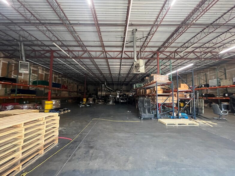 More Photos Of 4130-4150 Will Rogers Pky, Oklahoma City Warehouse For Lease