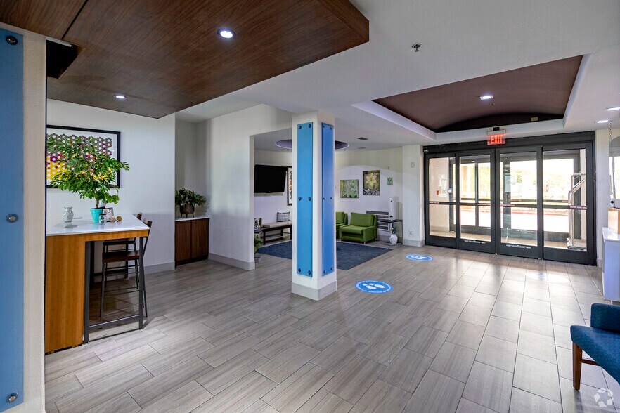 More Photos Of 2199 US 59, Beeville Hotel For Sale