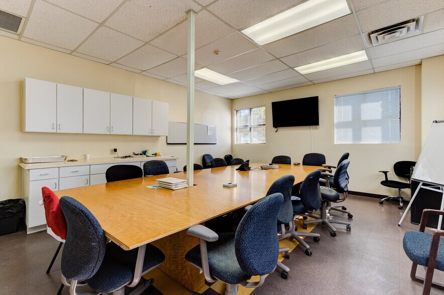 More Photos Of 1225 E Cliff Dr, El Paso Unknown For Lease