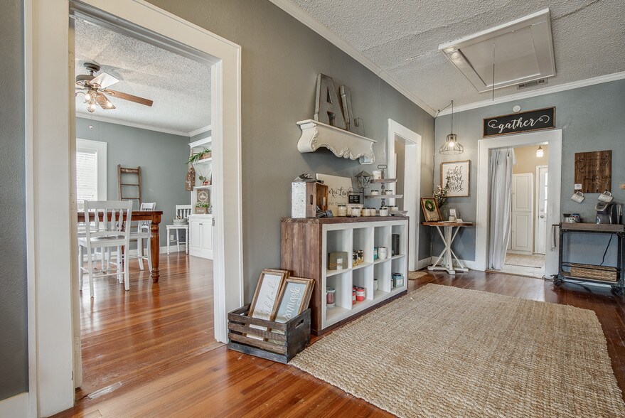 More Photos Of 207 Laurence Dr, Heath Office For Lease