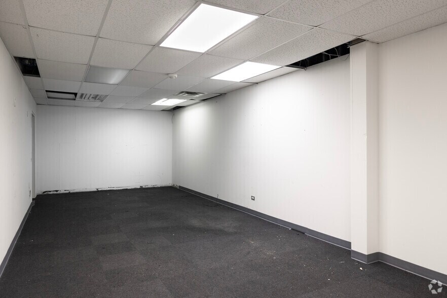 More Photos Of 5744 W Irving Park Rd, Chicago Office Residential For Lease