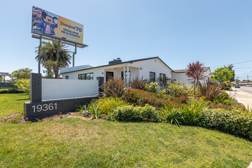 More Photos Of 19361 Beach Blvd, Huntington Beach Medical For Lease