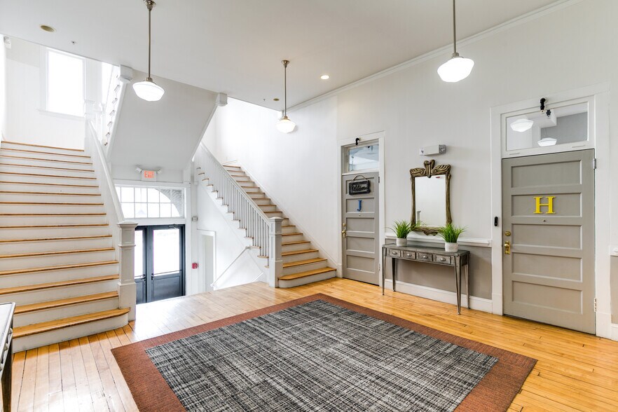 More Photos Of 141 E Wythe St, Petersburg Apartments For Sale