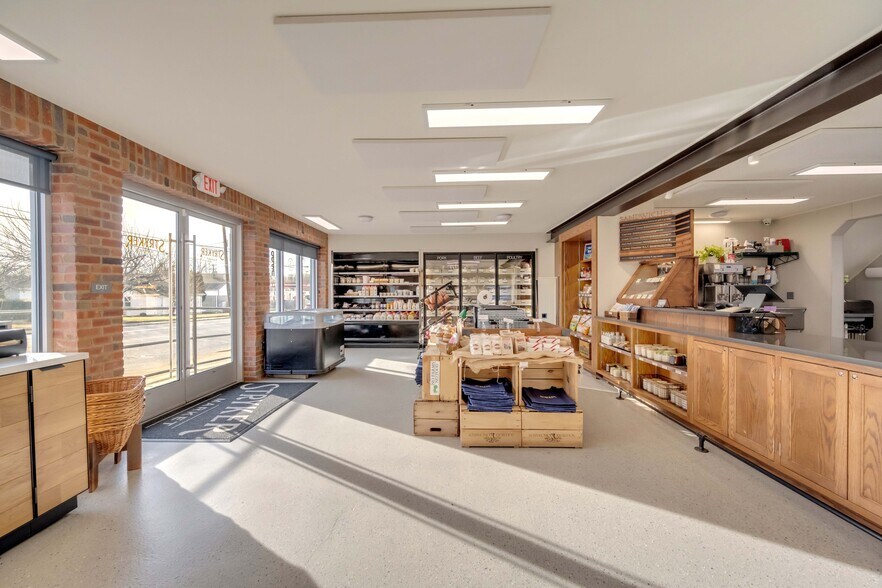 More Photos Of 67 Park Ave, Wind Gap Freestanding For Lease