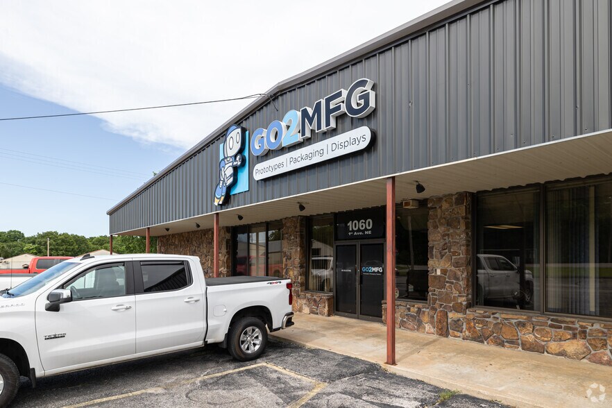 More Photos Of 1060 1st Ave NE, Gravette Industrial For Lease
