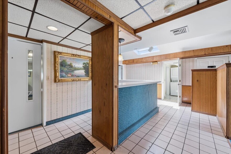 More Photos Of 402 W Moorestown Rd, Nazareth Medical For Sale