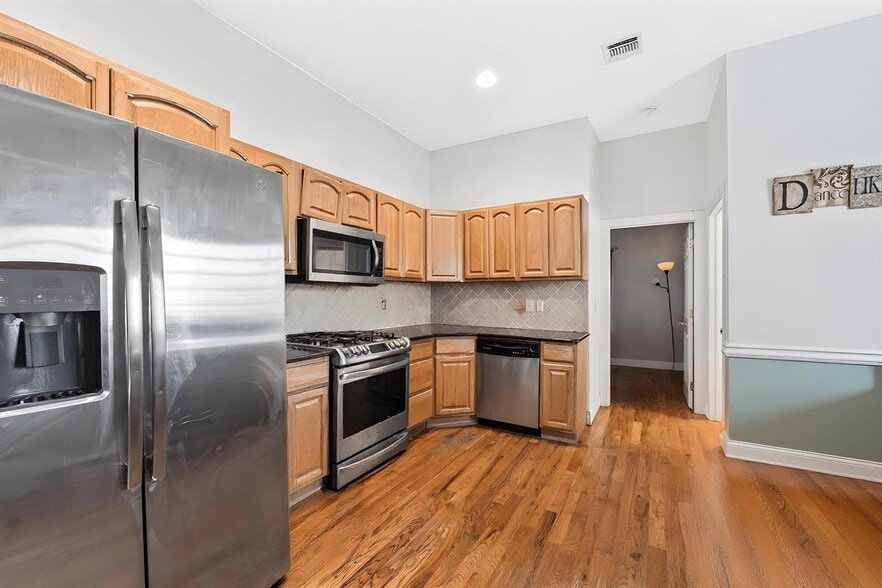 More Photos Of 1303 Summit Ave, Union City Storefront Retail Residential For Sale