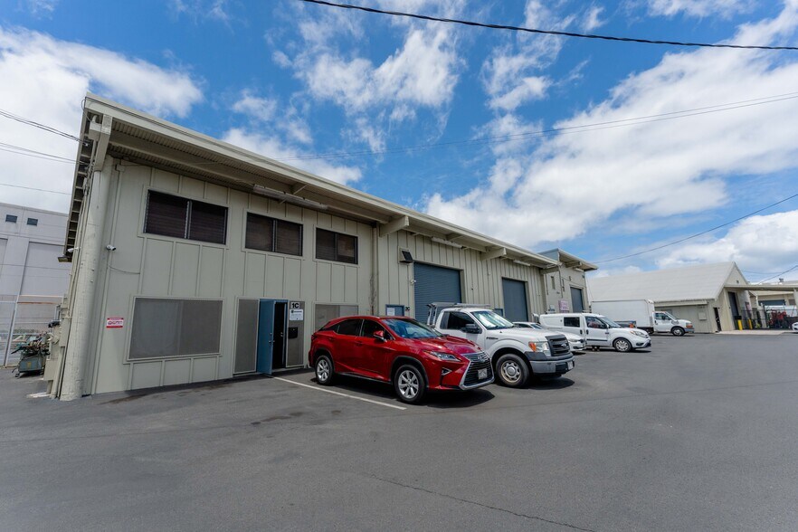 More Photos Of 2290 Alahao Pl, Honolulu Unknown For Lease