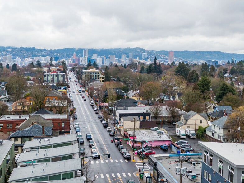 More Photos Of 3341-3343 SE Hawthorne Blvd, Portland Freestanding For Sale