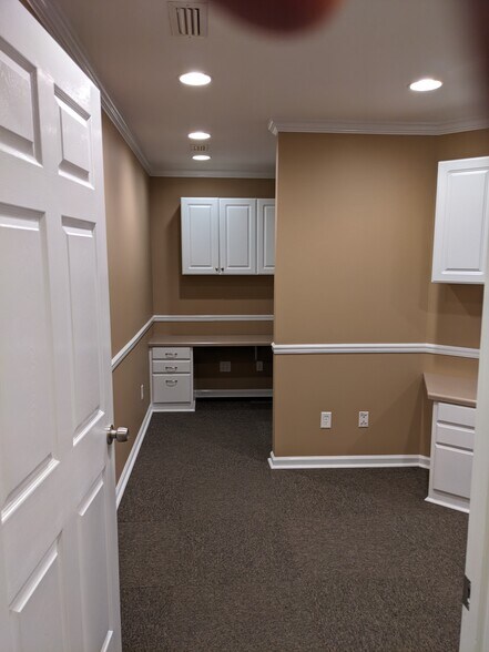 More Photos Of 806 Glover Ave, Enterprise Office For Lease