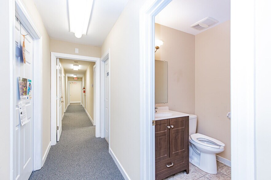 More Photos Of 10810 Hasty Ln, Midlothian Office For Sale