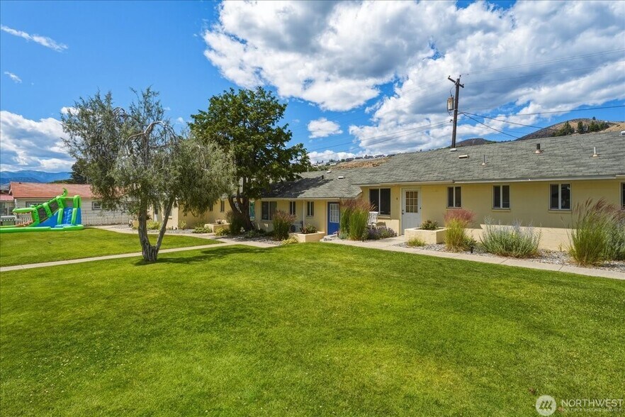 More Photos Of 315 W Gibson AVE, Chelan Apartments For Sale
