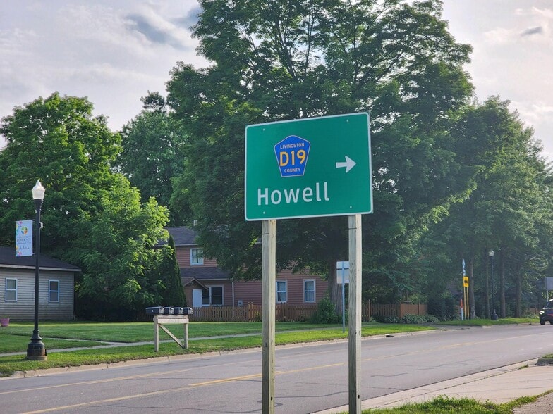 More Photos Of 545 E Main St, Pinckney Office Residential For Sale