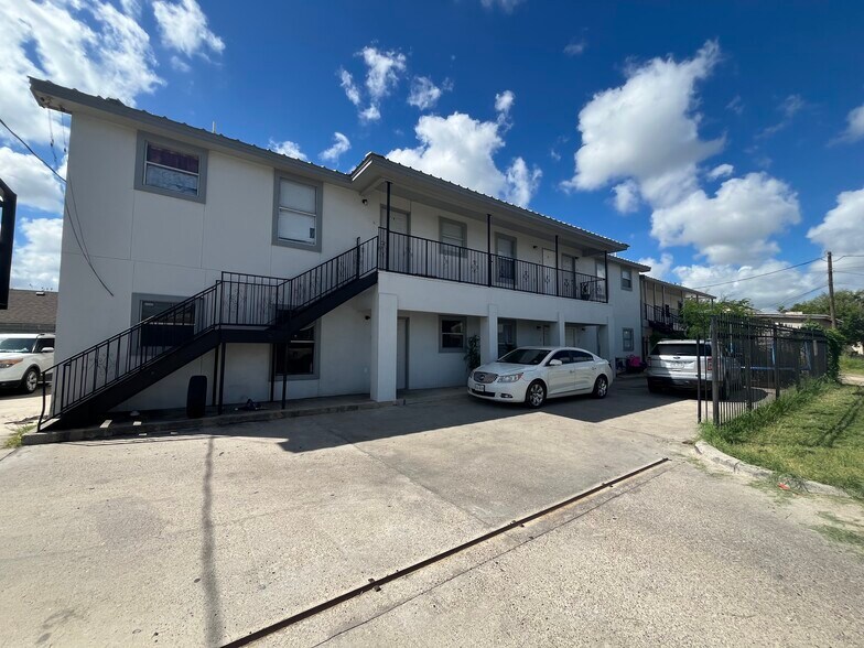 More Photos Of 1618 Flores Ave, Laredo Multifamily For Sale