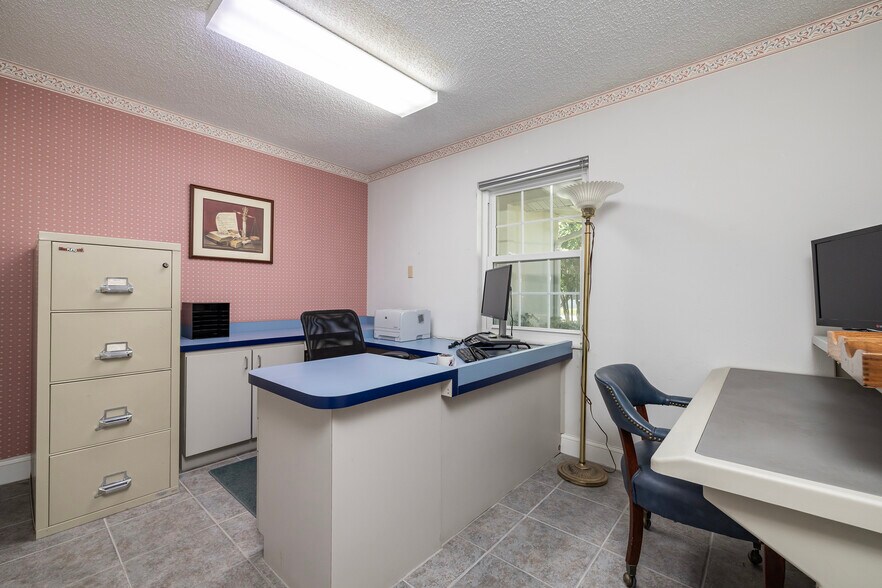 More Photos Of 2300 W Bay Dr, Largo Office Residential For Lease