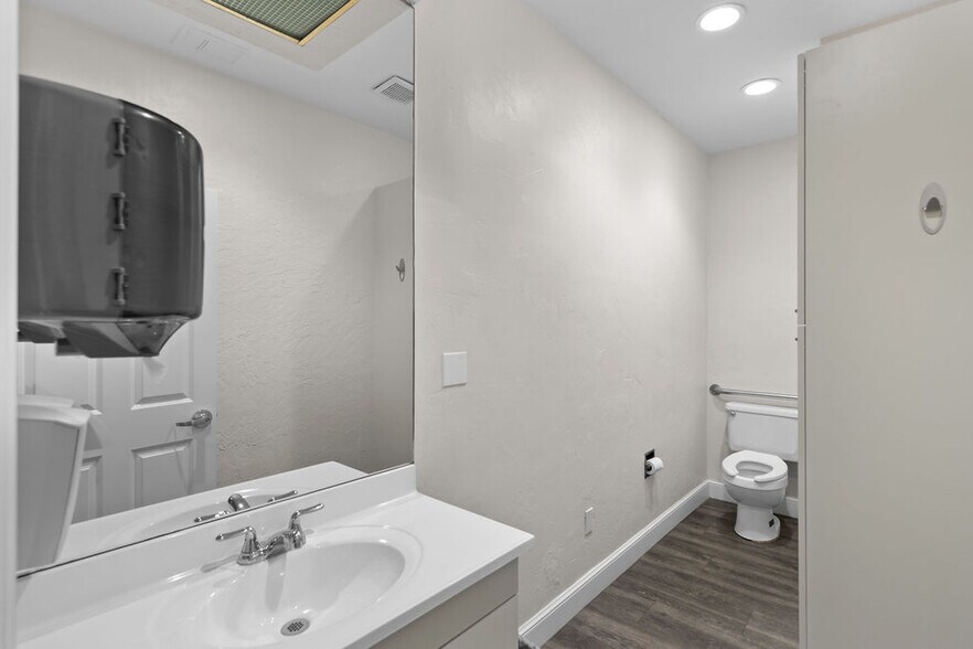 More Photos Of 2245 N University Dr, Pembroke Pines Medical For Lease