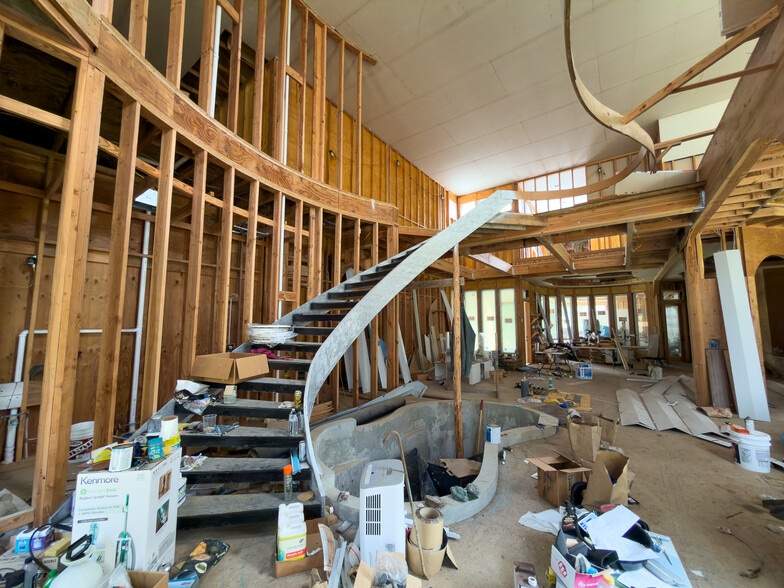 More Photos Of 46914 US-101, Bandon General Retail For Sale