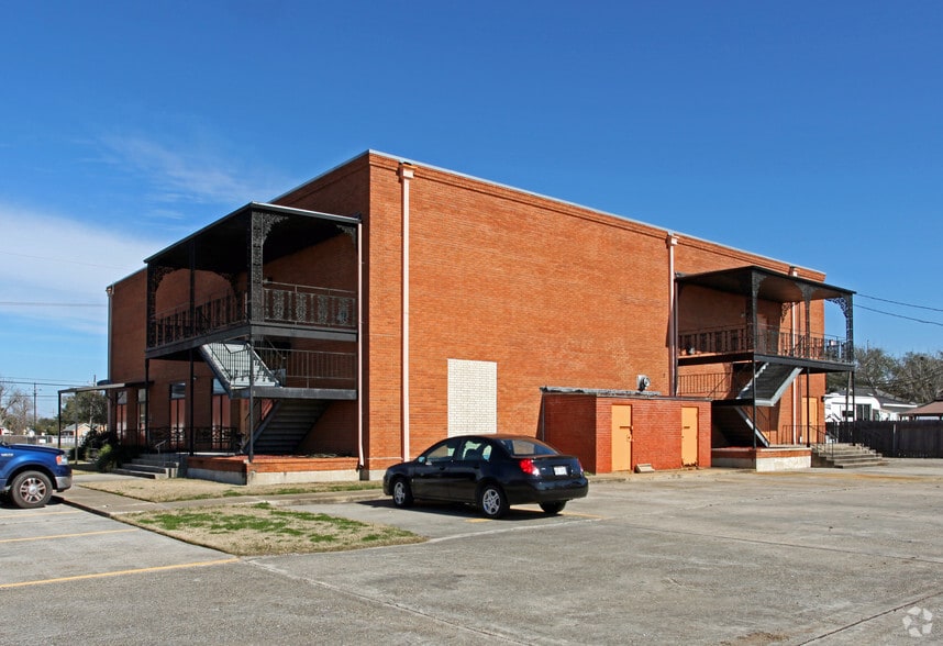 More Photos Of 7370 Chef Menteur Hwy, New Orleans Lodge Meeting Hall For Sale