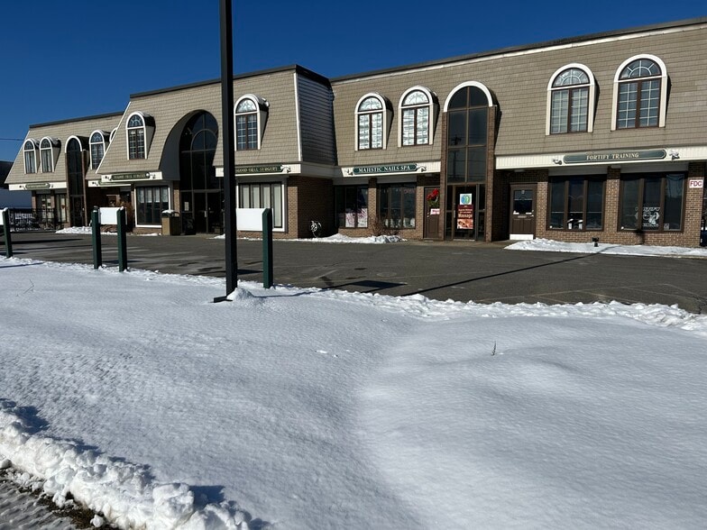 More Photos Of 1060 Osgood St, North Andover Storefront Retail Office For Lease
