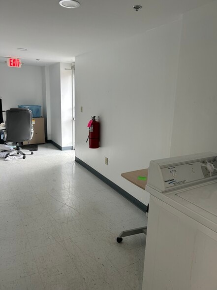 More Photos Of 198 George St, Beckley Research And Development For Lease