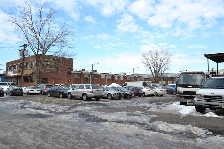 More Photos Of 700 Grand Ave, Ridgefield Warehouse For Lease