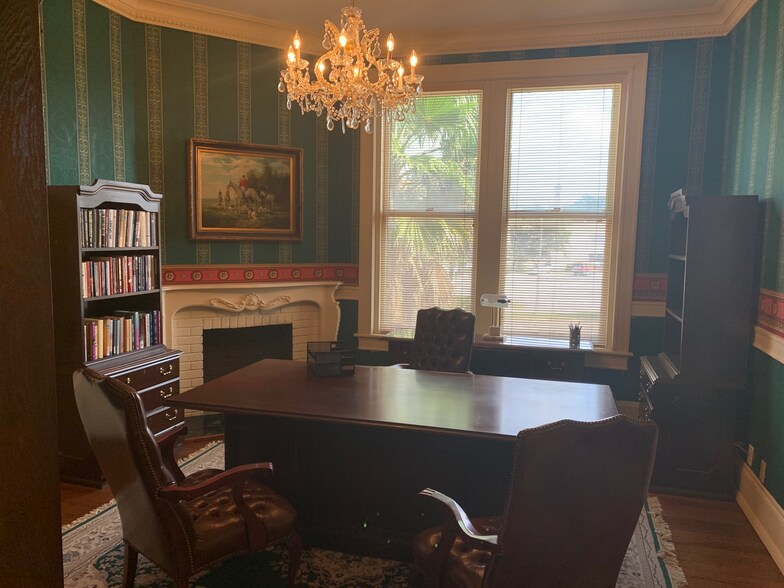 More Photos Of 250 E Park Ave, Lake Wales Office For Lease