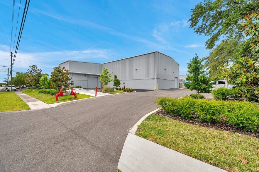 More Photos Of 2090 Sunnydale Blvd, Clearwater Manufacturing For Sale