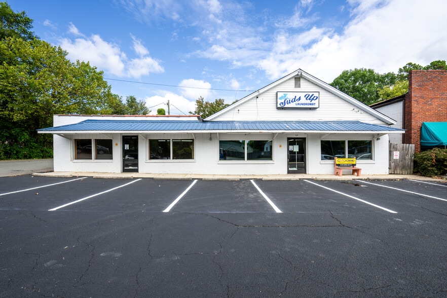 More Photos Of 121 Thompson St, Pittsboro Freestanding For Lease