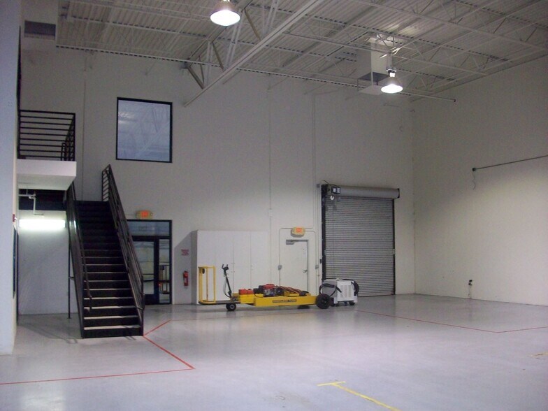 More Photos Of 1440 Jet Stream Dr, Henderson Airplane Hangar For Sale