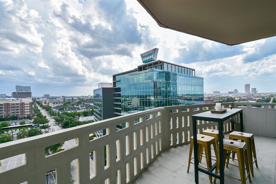 More Photos Of 2016 Main St, Houston Apartments For Sale