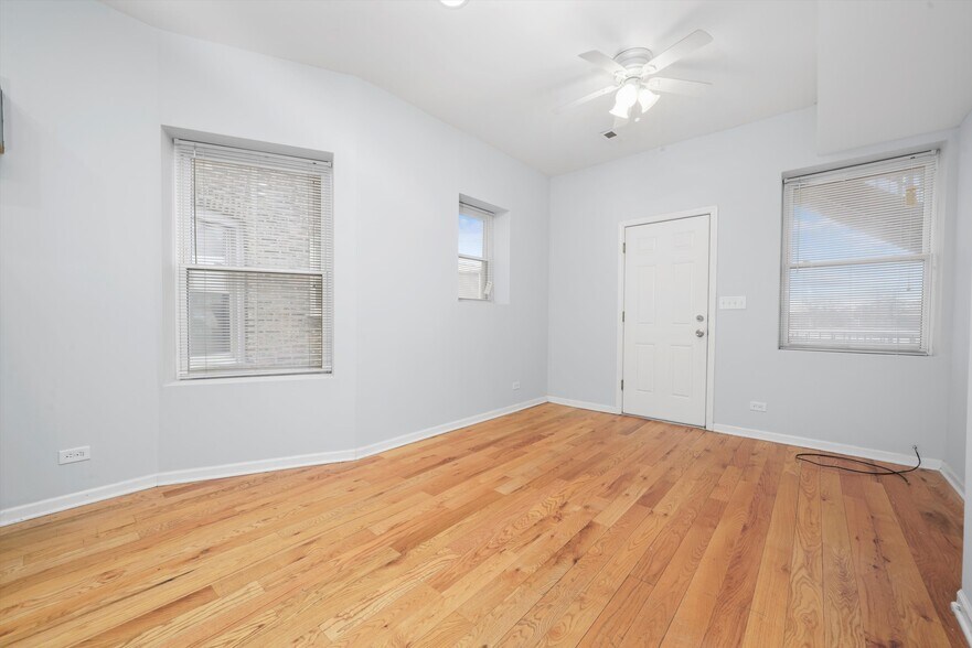 More Photos Of 7200-02 S Stony Island Ave, Chicago Apartments For Sale