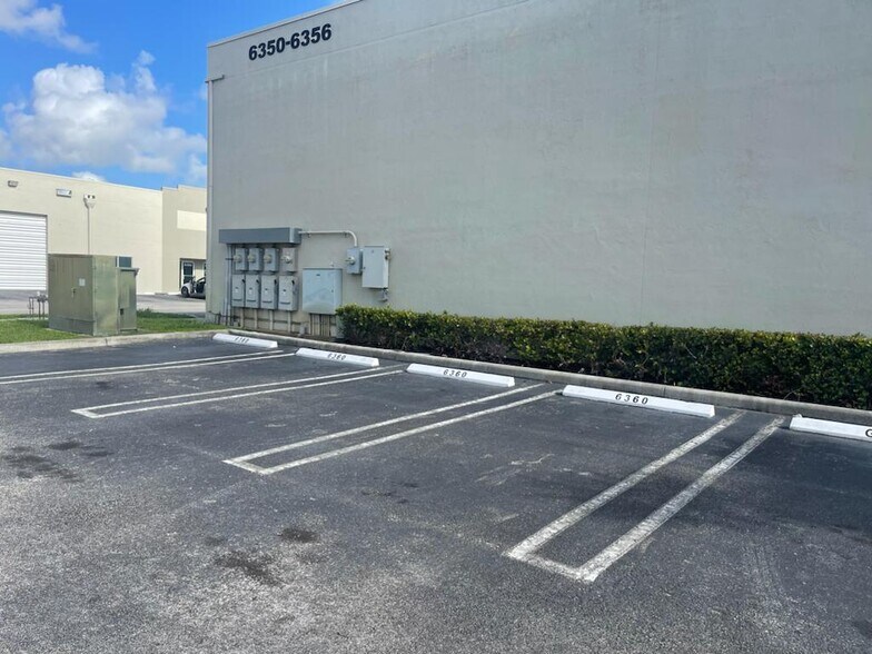 More Photos Of 6360 NW 99th Ave, Doral Warehouse For Lease