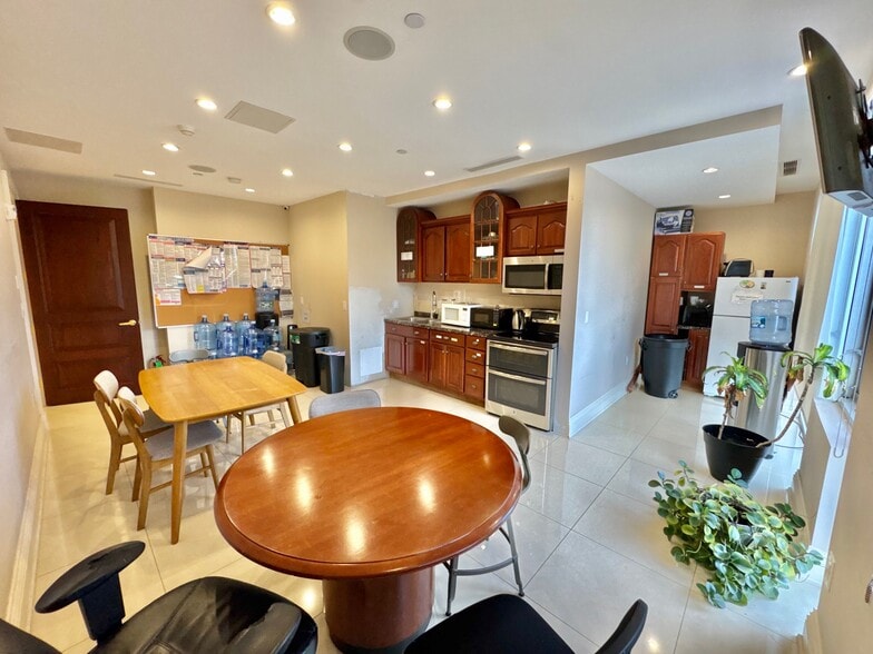 More Photos Of 215-15 Northern Blvd, Bayside Storefront Retail Office For Lease