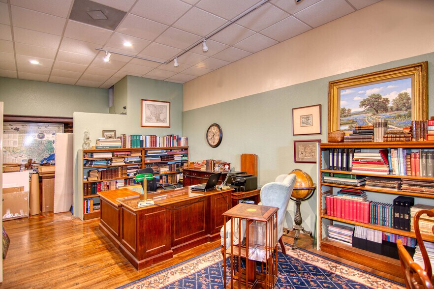 More Photos Of 226 Fort McKavitt St, Mason Hospitality For Sale