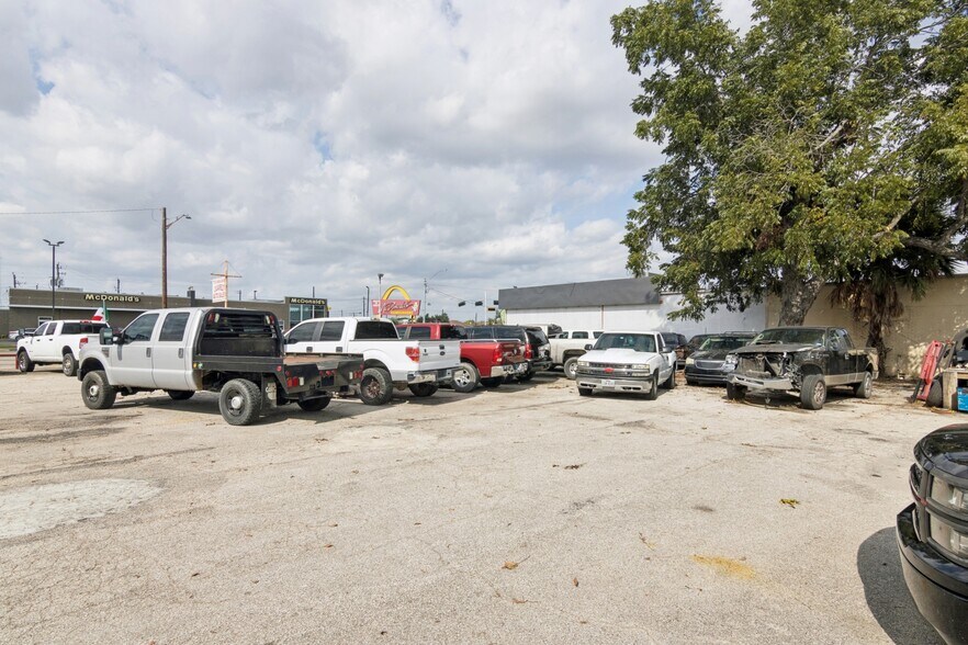 More Photos Of 508 College Ave, South Houston Auto Repair For Sale