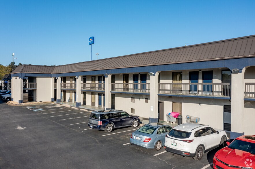 More Photos Of 855 Industrial Blvd, McDonough Hotel For Sale