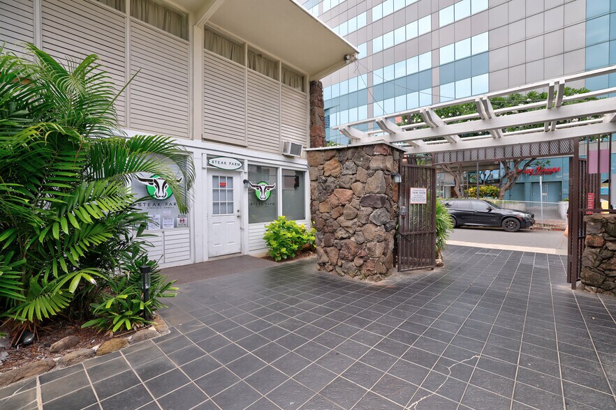 More Photos Of 260 Beach Walk, Honolulu Hotel For Lease