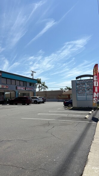 More Photos Of 455-479 N Tustin St, Orange Storefront Retail Office For Lease