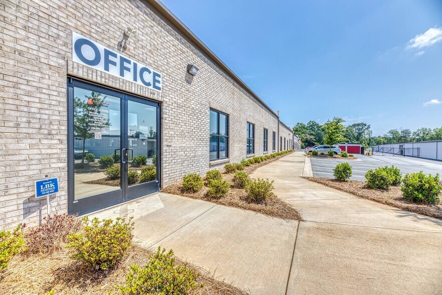 More Photos Of 14936 Brown Mill Rd, Huntersville Self Storage For Lease