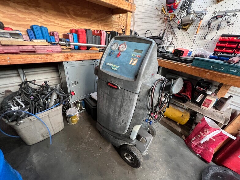 More Photos Of 2850 Roosevelt Blvd, Clearwater Freestanding For Sale