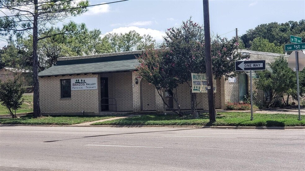 Primary Photo Of 711 SW 1st St, Mineral Wells Healthcare For Sale