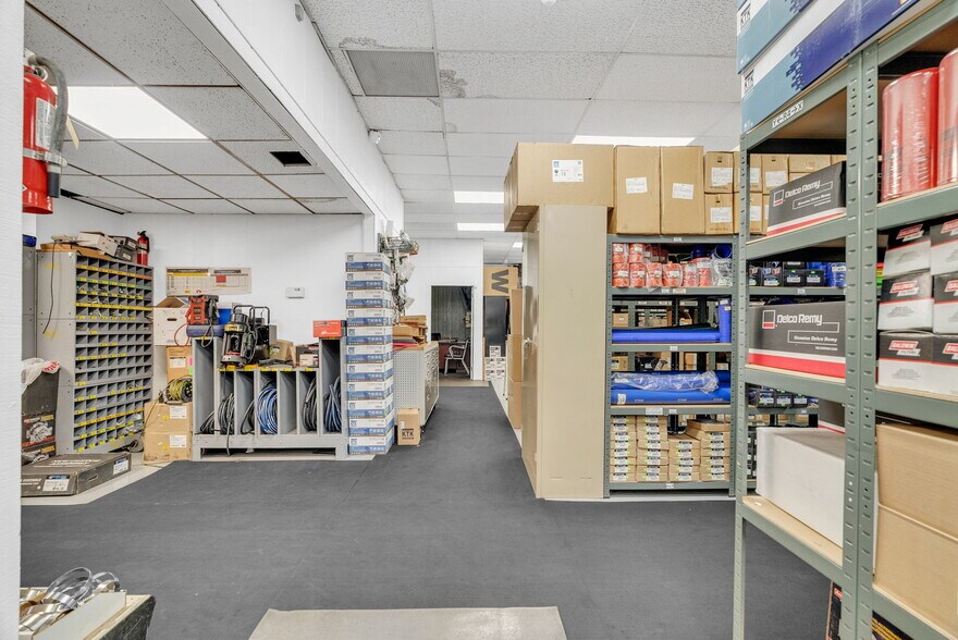 More Photos Of 1475 S Newburgh Rd, Westland Light Distribution For Sale