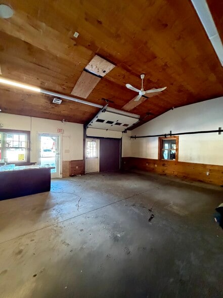 More Photos Of 255 Cape Hwy, East Taunton Storefront Retail Office For Lease