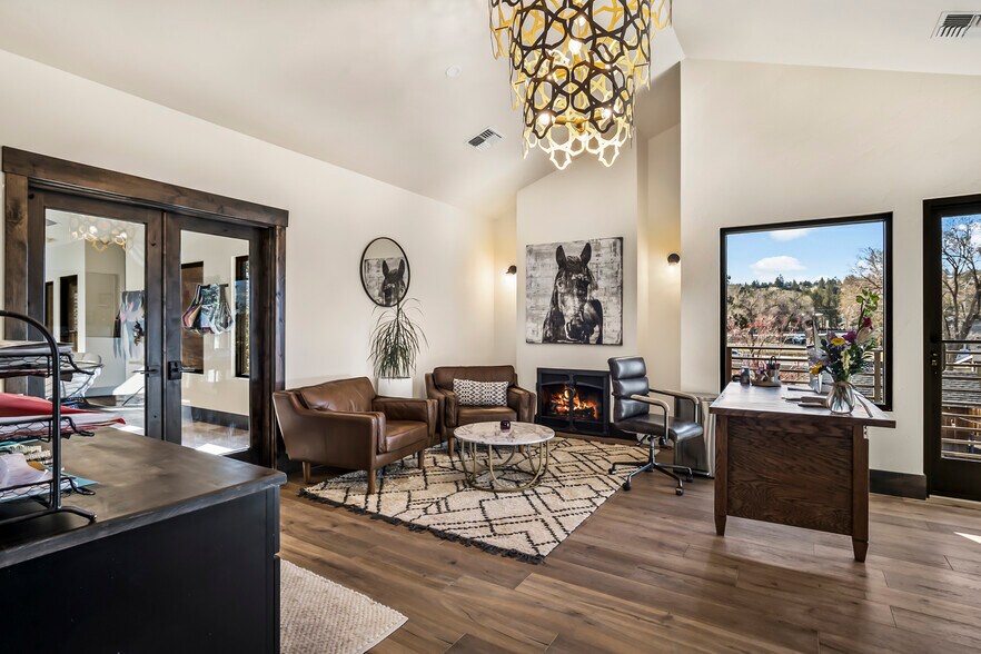 More Photos Of 19885 7th St, Bend Flex For Sale