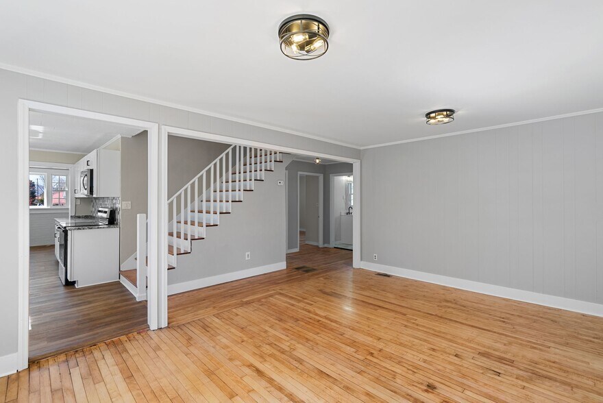 More Photos Of 720 Main st, Canton Bank For Lease