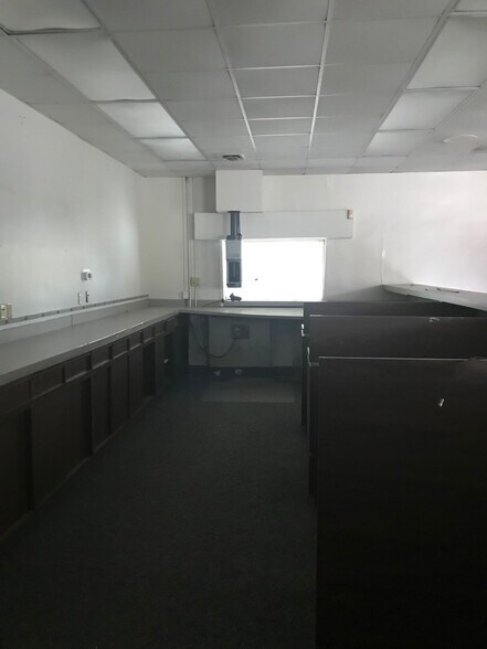 More Photos Of 337 Oak Ave, Spruce Pine Office For Lease